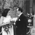 La imagen puede contener: 1 persona, de pie y boda