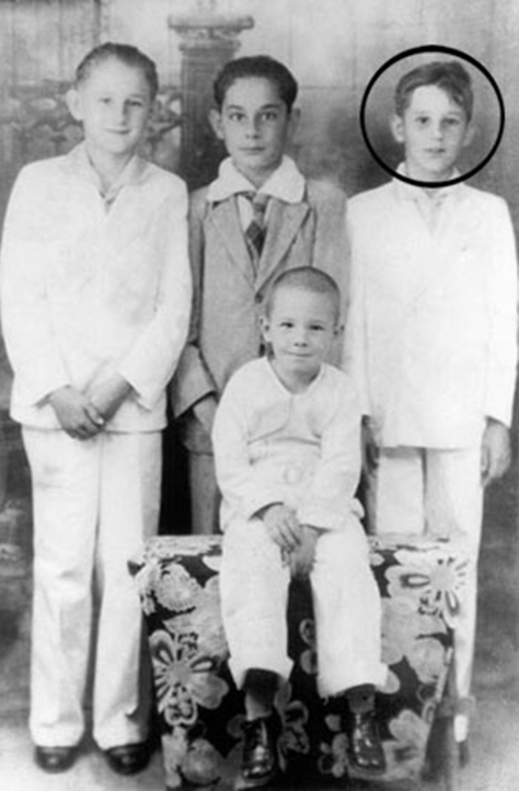 Castro era hijo ilegítimo de Ángel Castro y Argiz, un rico agricultor y terrateniente, y de su amante Lina Ruz González