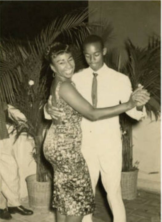 Celia Cruz bailando con su hermano a finales de los años 50. Nostalgia Cuba Celia Cruz bailando con su hermano a finales de los años 50. Nostalgia Cuba