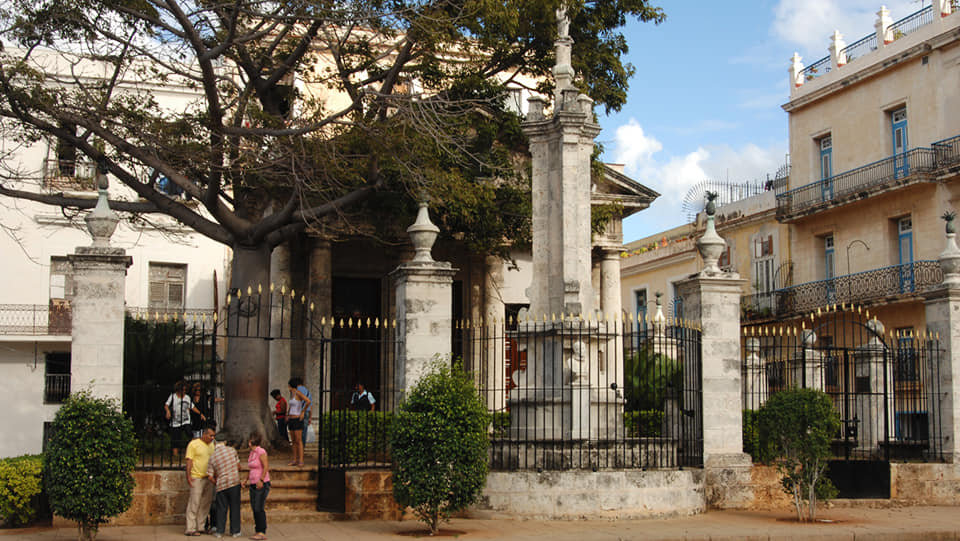 Dice el mito que bajo la ceiba de El Templete se fundó La Habana La