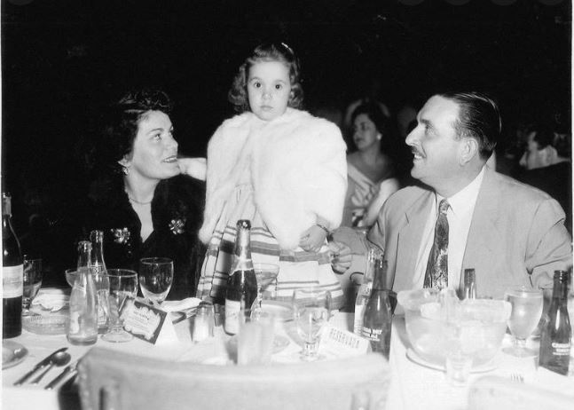 Martin Fox su Esposa Ofelia Fox y su niña en el Tropicana